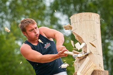 Log Chopping at the Royal Welsh Show